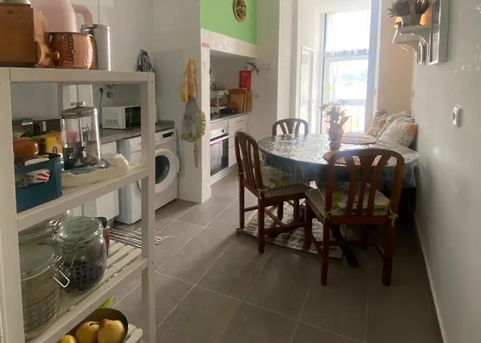 No Pombal Quarto em Acomodações Particulares *